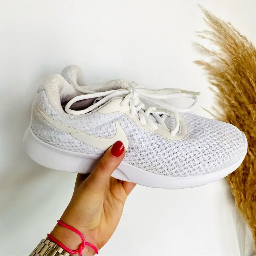 NIKE White Logo Classic Athletic Running Shoe Sneakers Lace Up Gym Shoes 7.5